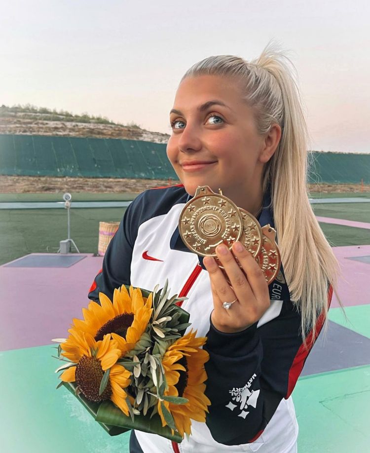Amber Hill with gold medal